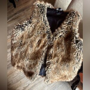 Girls / Faux Fur Vest in Brown